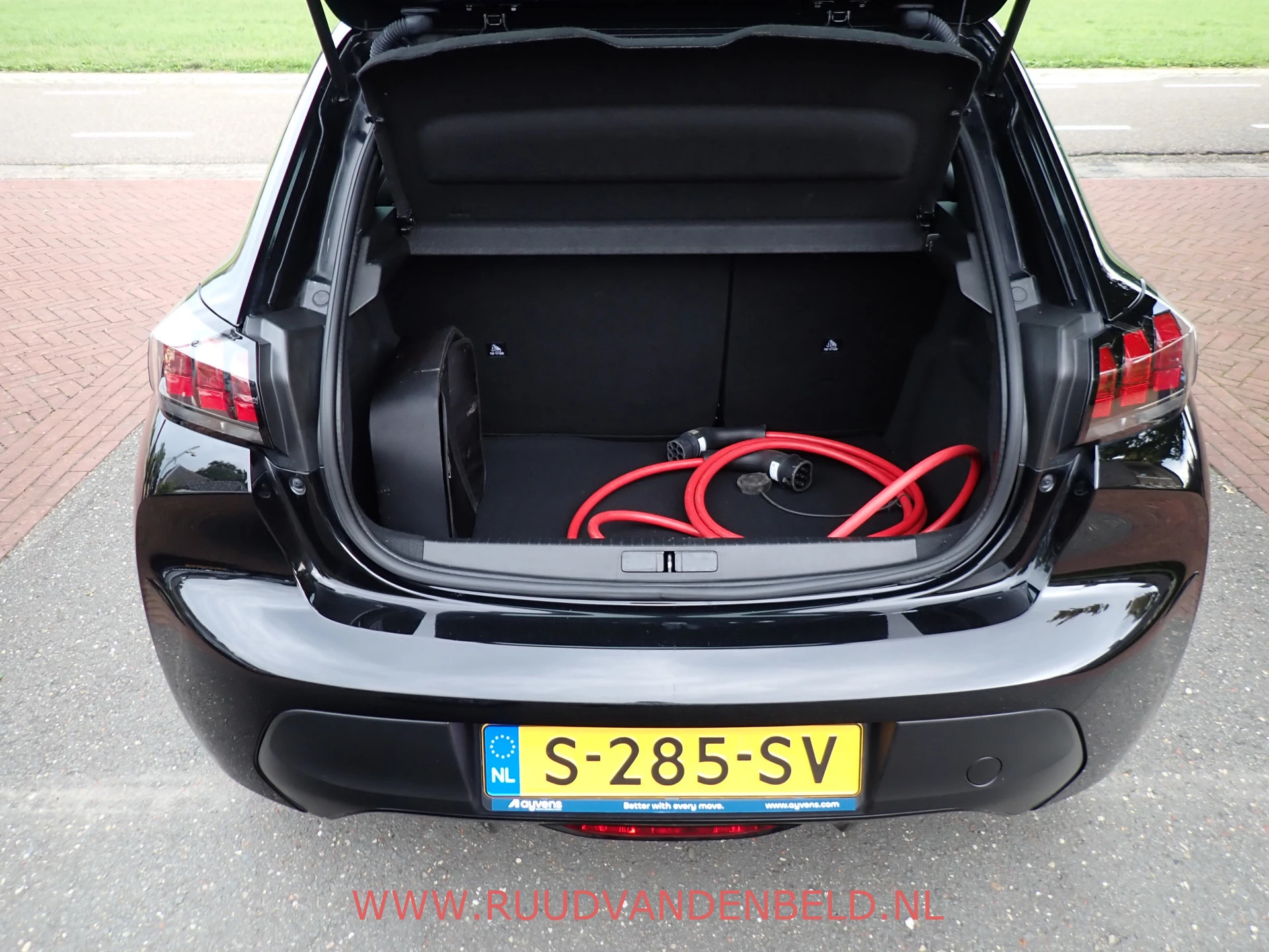 Hoofdafbeelding Peugeot e-208