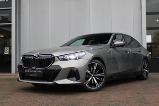 BMW 5 Serie 520i M-Sport HeadUp H/K Pano Driving Pro Trekhaak Stoelventilatie