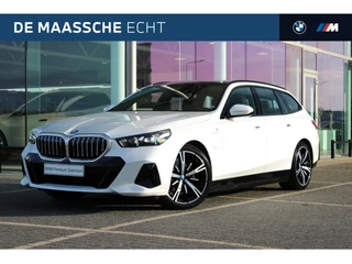 BMW 5 Serie Touring 530e M Sport Automaat / Panoramadak / Trekhaak / Achteruitrijcamera / Adaptieve LED / Parking Assistant / Stoelverwarming