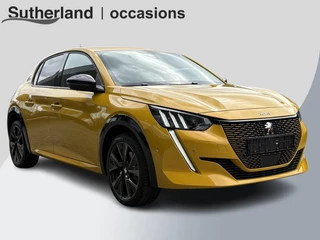 Hoofdafbeelding Peugeot e-208 Peugeot e-208 EV GT 50 kWh | 99,3% SOH | 7800 KM | Stoelverwarming | Adaptive Cruise | Dodehoeksensoren | LM Winterset