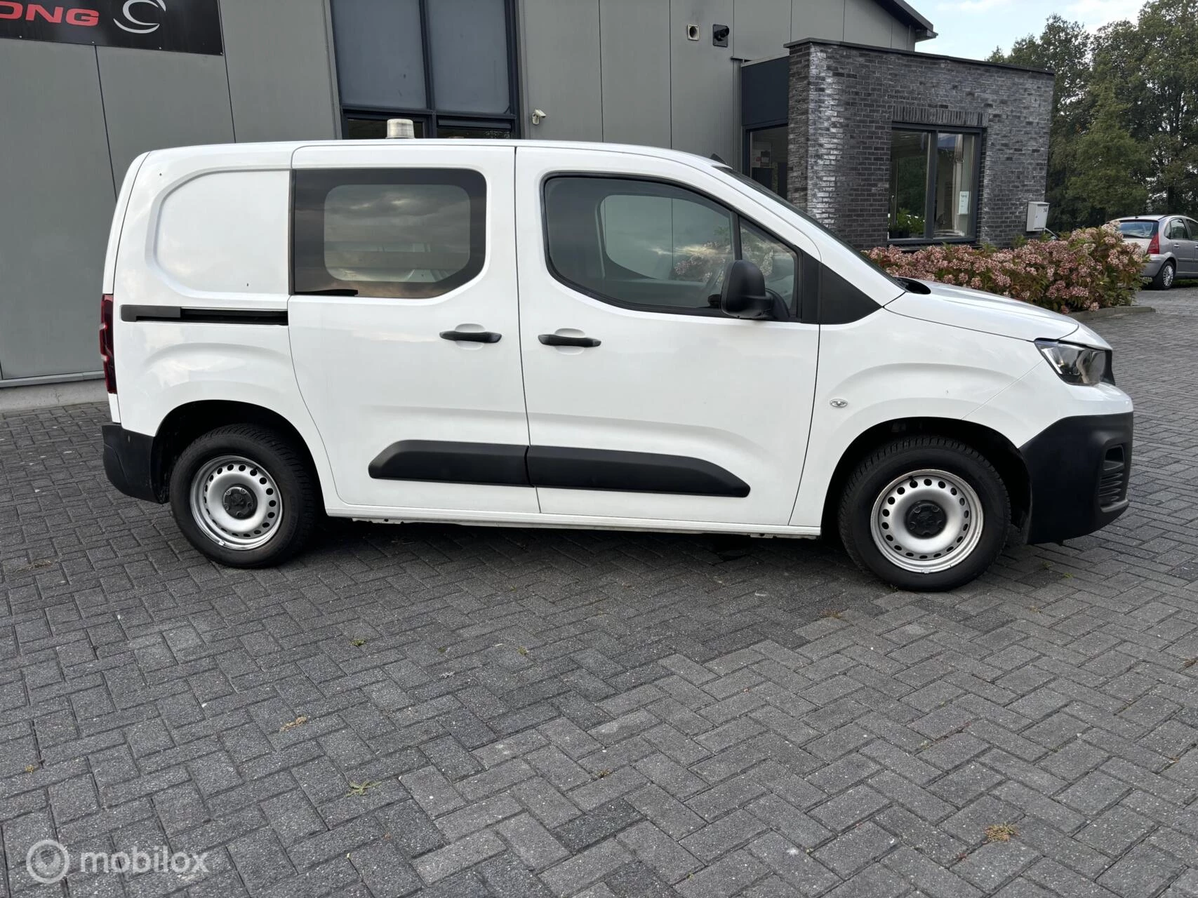 Hoofdafbeelding Peugeot Partner