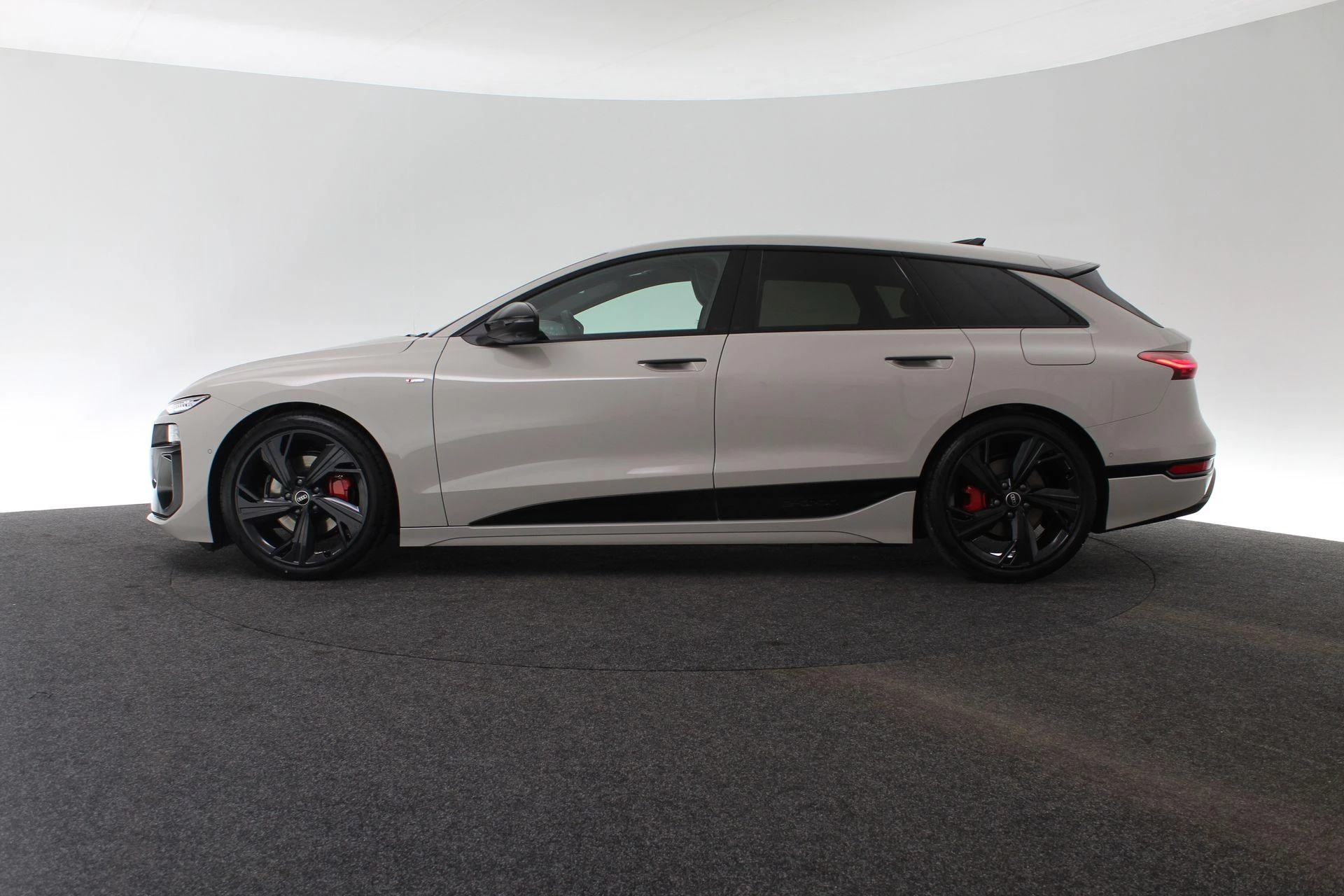 Hoofdafbeelding Audi A6 Avant e-tron