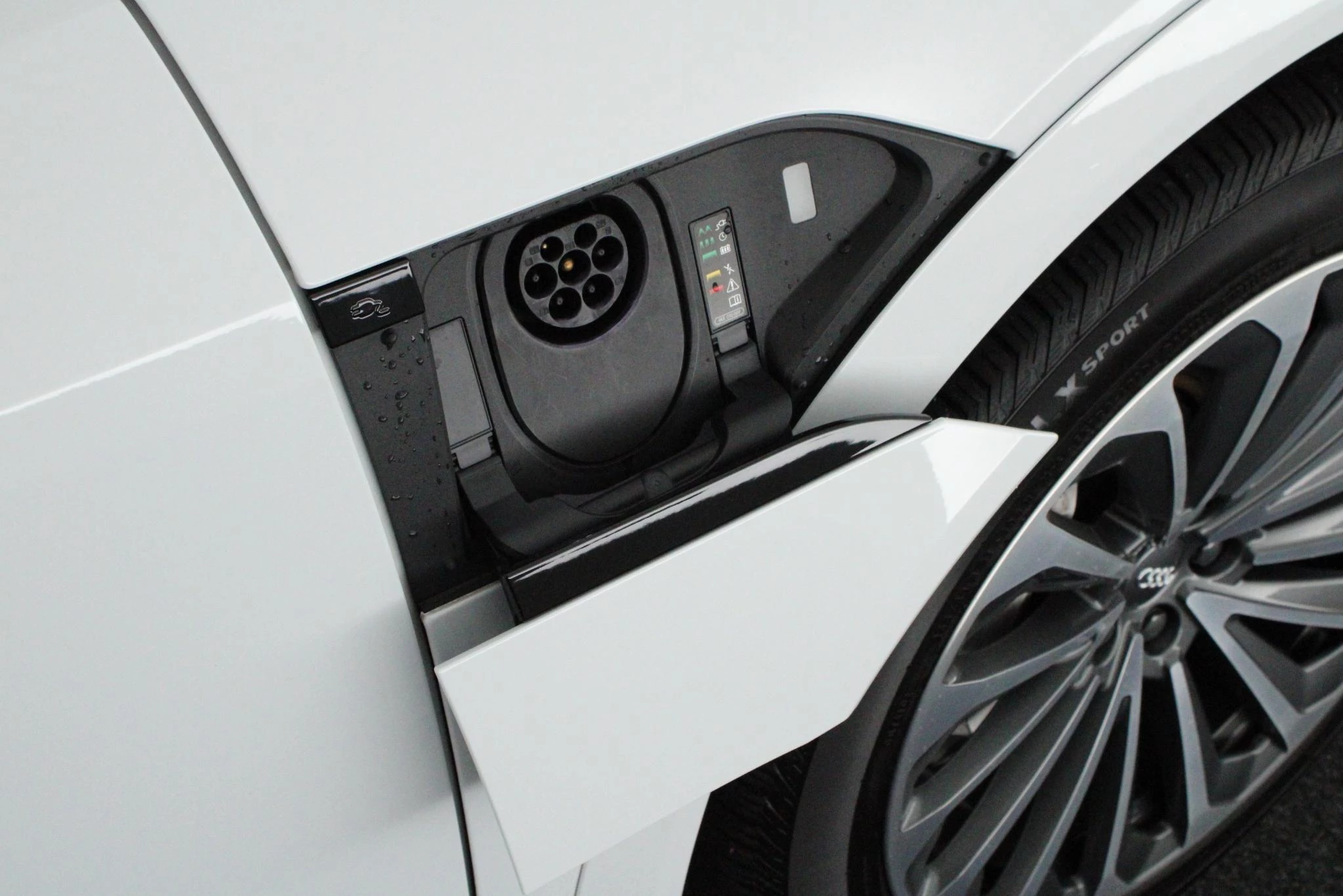 Hoofdafbeelding Audi e-tron