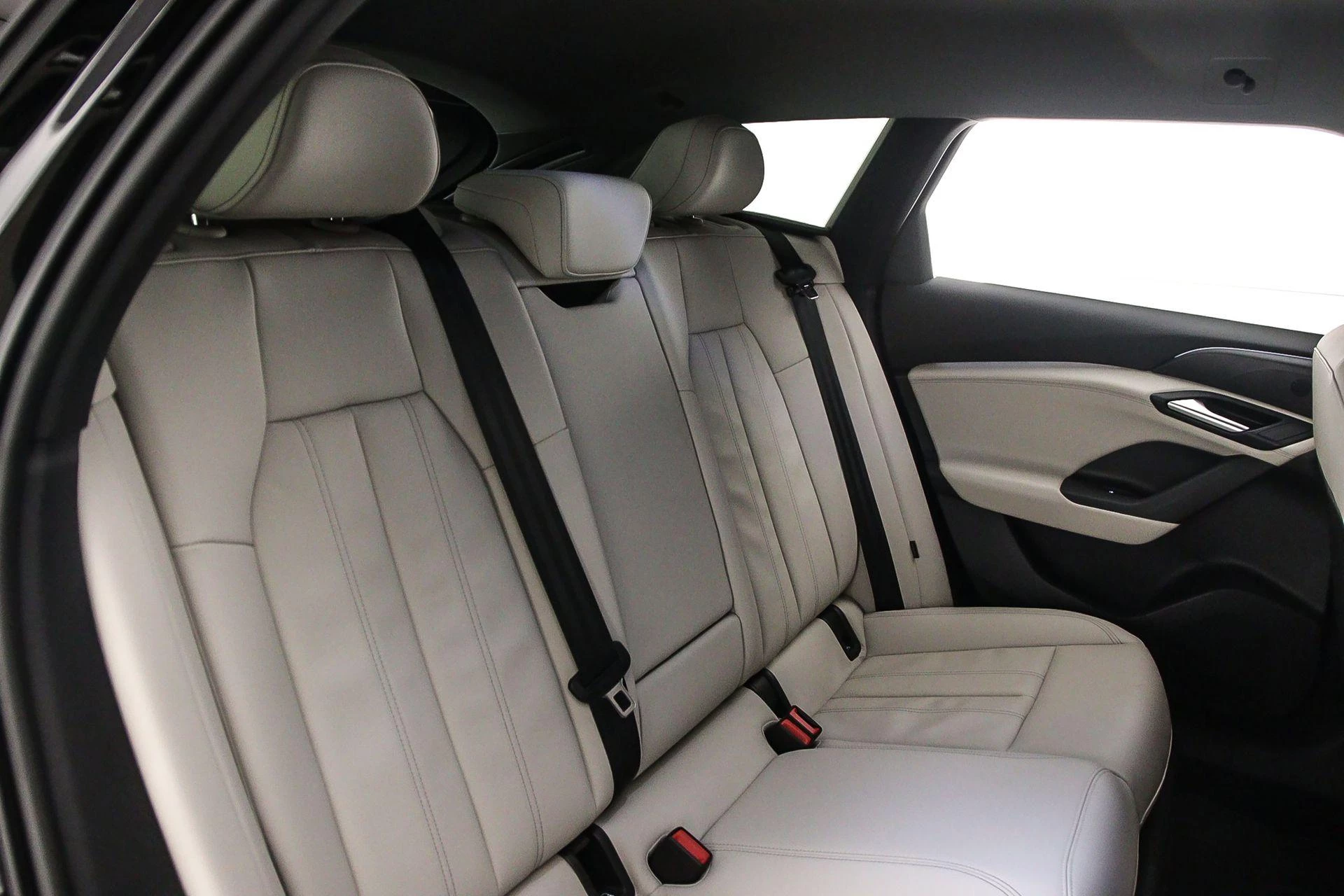 Hoofdafbeelding Audi A6 Avant e-tron