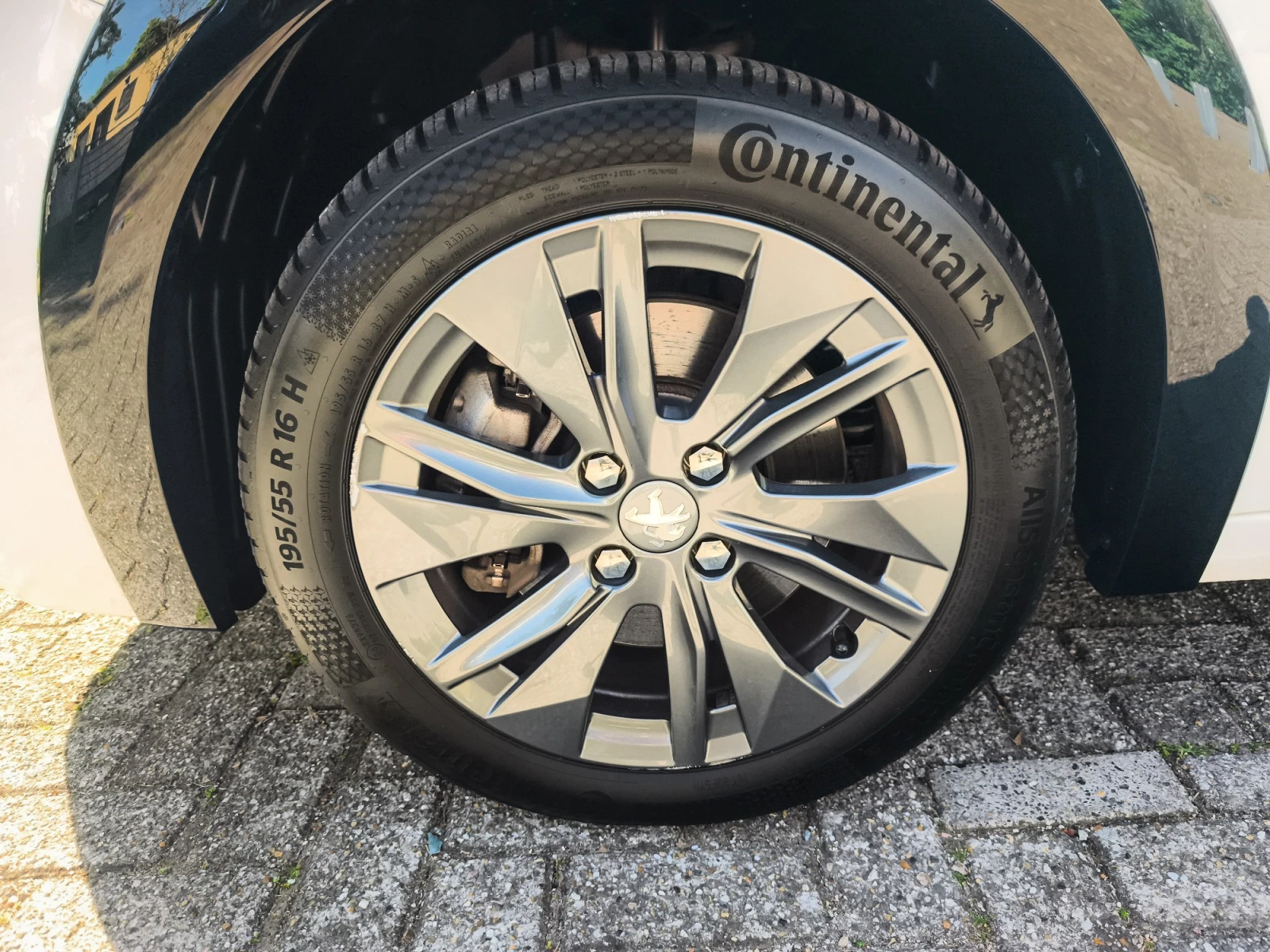 Hoofdafbeelding Peugeot e-208