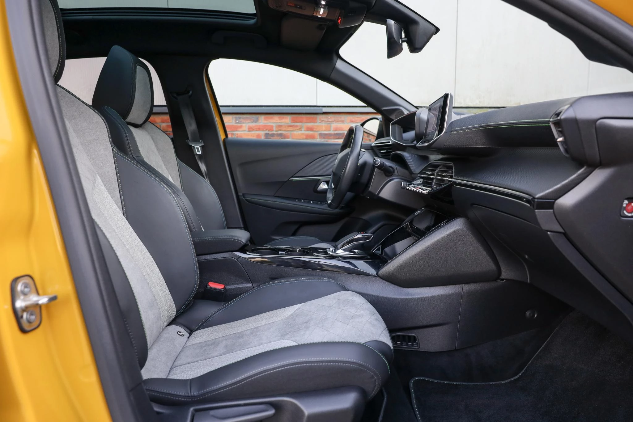 Hoofdafbeelding Peugeot e-208