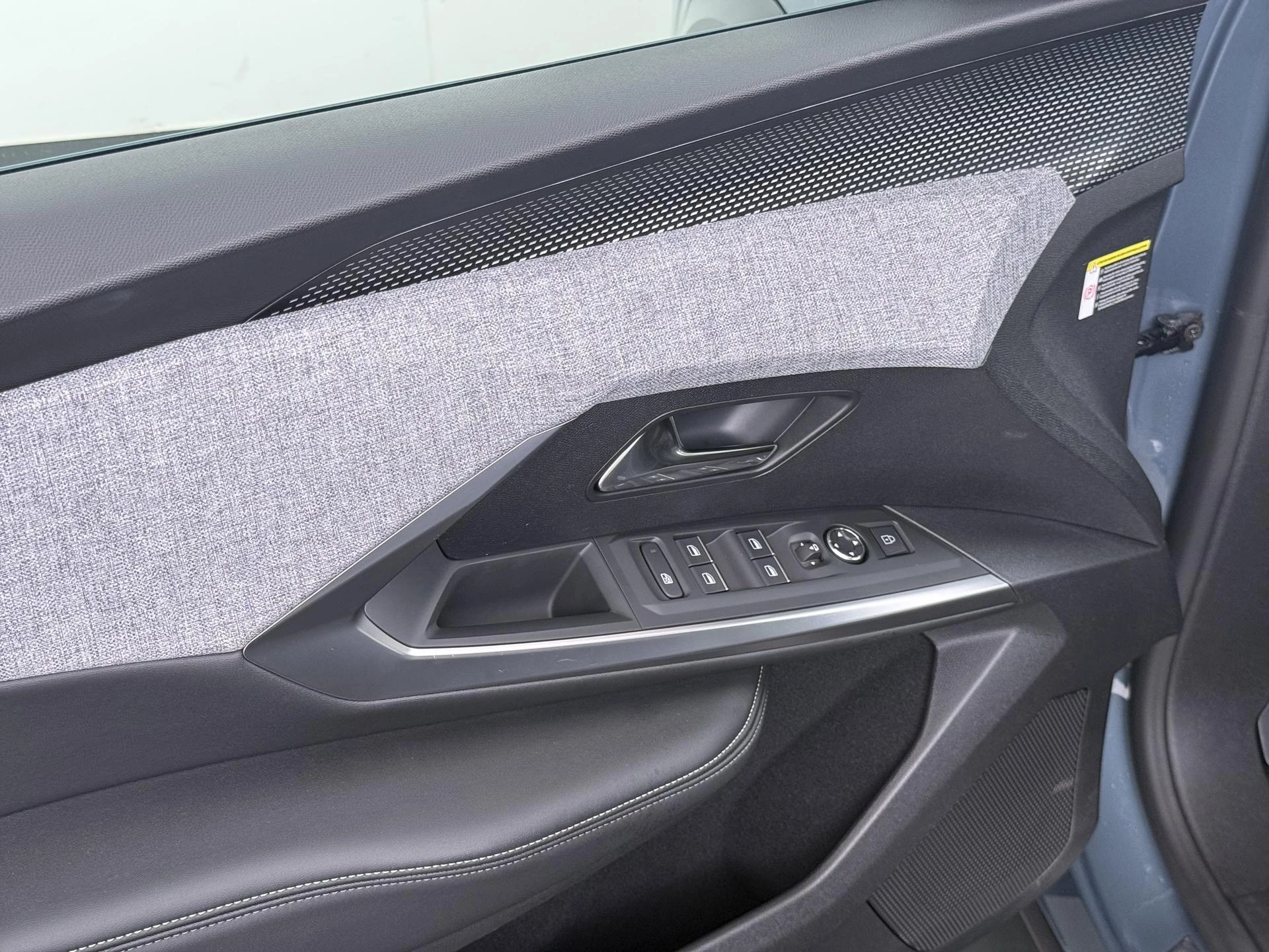 Hoofdafbeelding Peugeot e-5008
