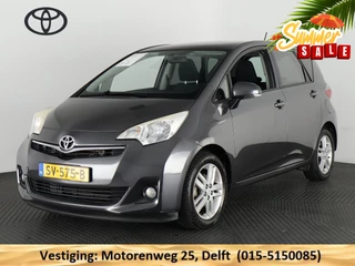 Hoofdafbeelding Toyota Verso-S Toyota Verso-S 1.3 VVT-i DYNAMIC PANORAMA NAVIGATIE CRUISE CONTROLL.CAMERA.TREKHAAK COMPACTE HOOGZITTER