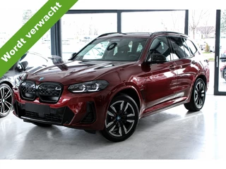 Hoofdafbeelding BMW iX3 BMW iX3 High Executive 80 kWh M Sport Panoramadak ACC Leder Keyless Entry Carplay Achteruitrijcamera BMW Live Dashboard Professional Stuurwielverwarming