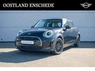 MINI Cooper Hatchback Essential Automaat / Multifunctioneel stuurwiel / PDC achter / LED / Cruise Control / Navigatie / Airconditioning