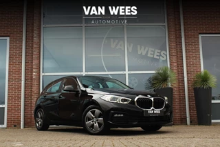 Hoofdafbeelding BMW 1 Serie ➡️ BMW 1-serie 116d F40 Executive Edition | 1e eigenaar | NL Auto | DAB | LED | Carplay | PDC | Cruise-control | Climate control | Sportstuur | Mistlampen | 16 inch