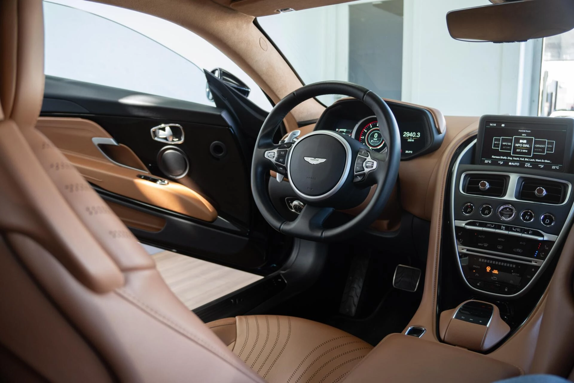Hoofdafbeelding Aston Martin DB11