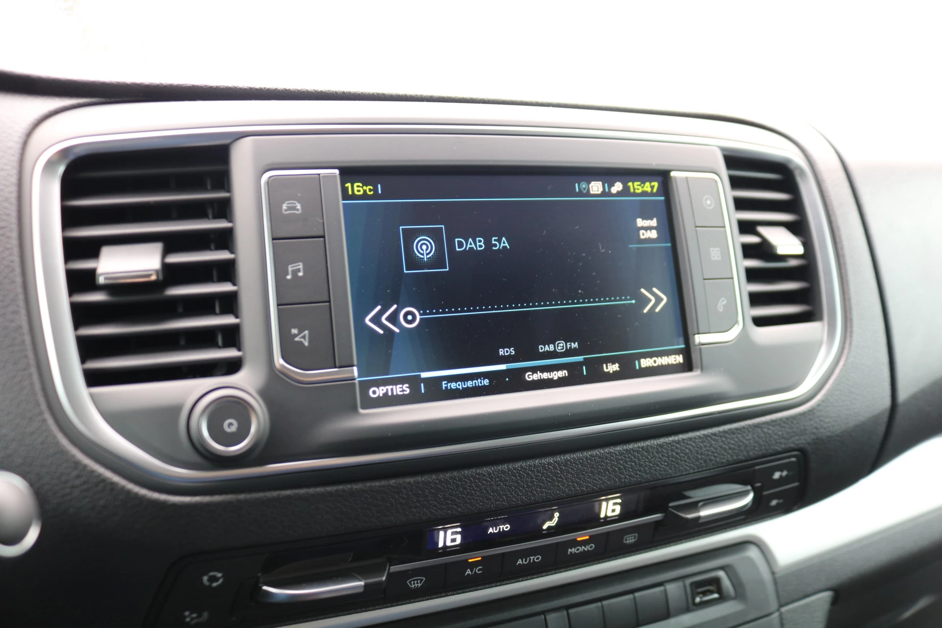 Hoofdafbeelding Peugeot e-Expert