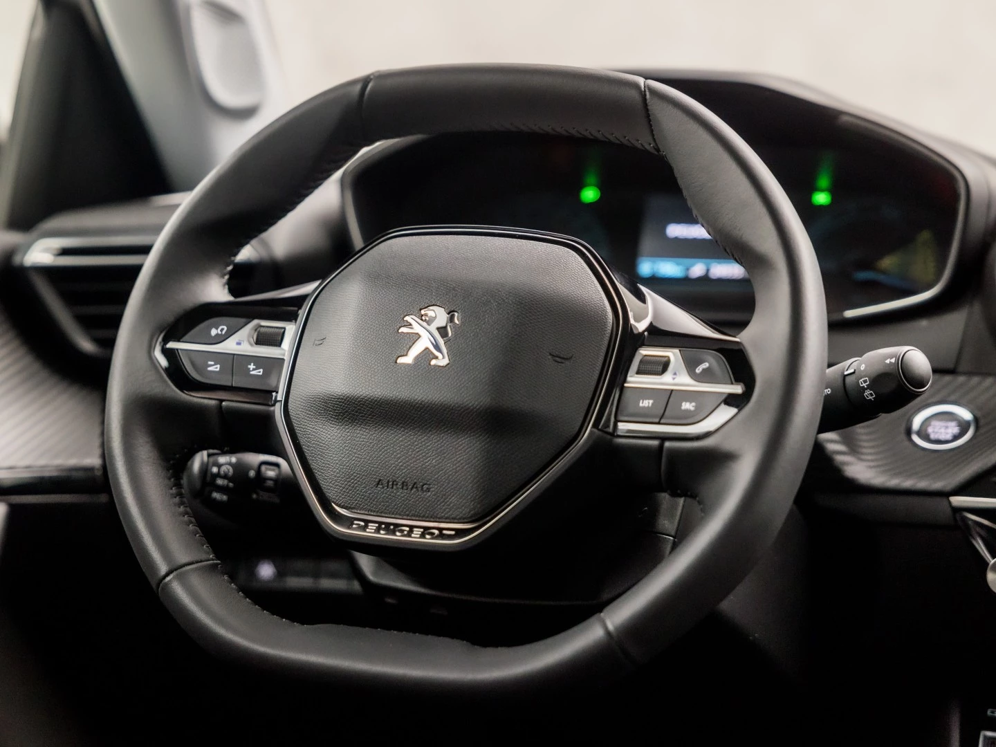 Hoofdafbeelding Peugeot e-2008