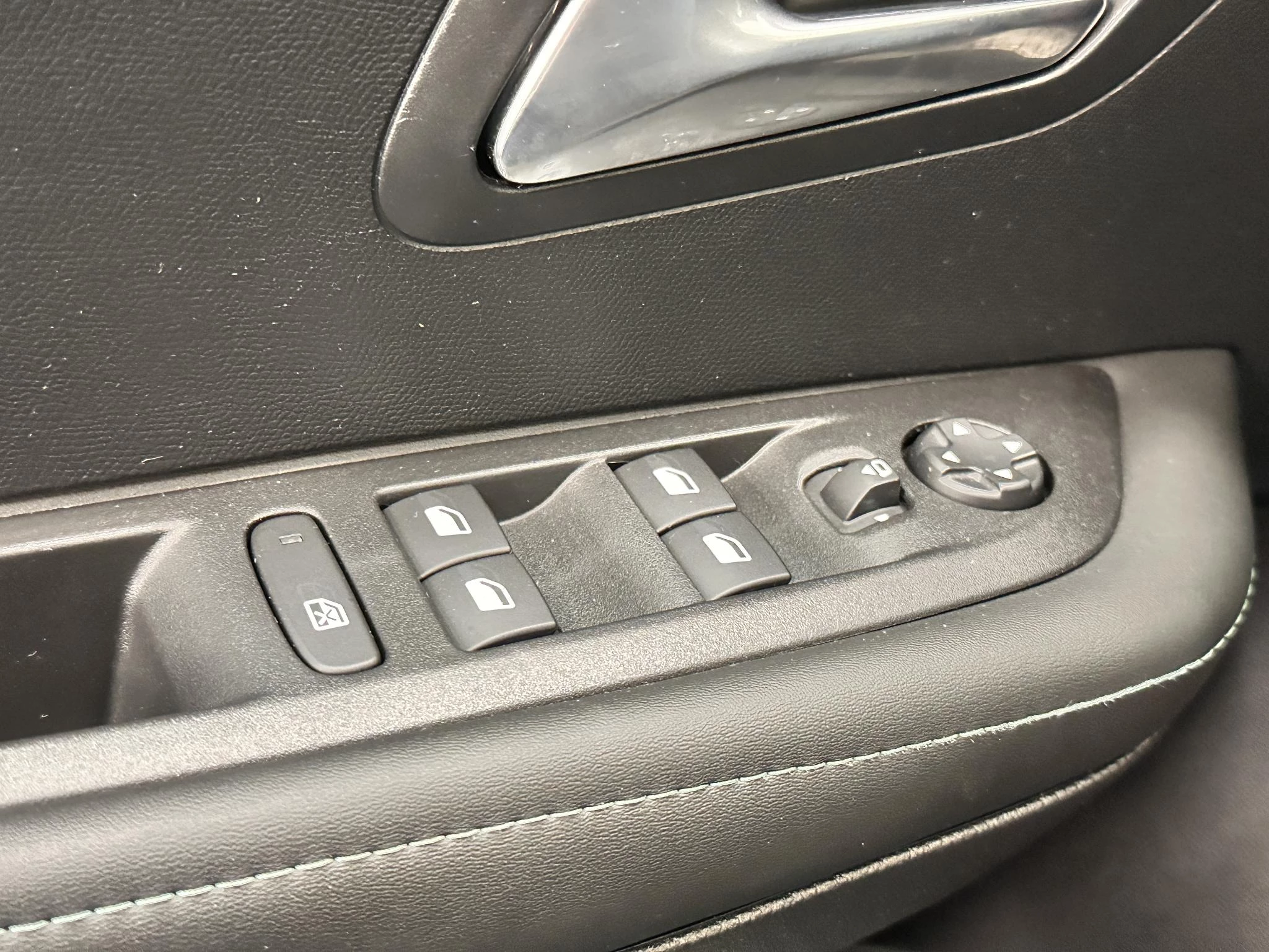 Hoofdafbeelding Peugeot e-208