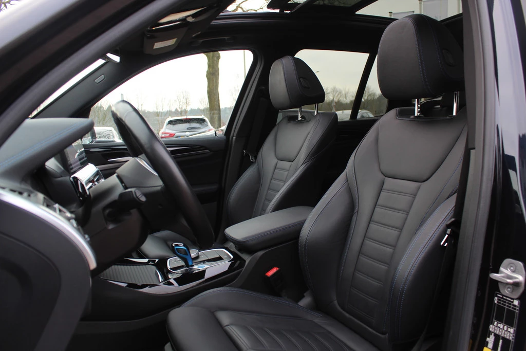 Hoofdafbeelding BMW iX3