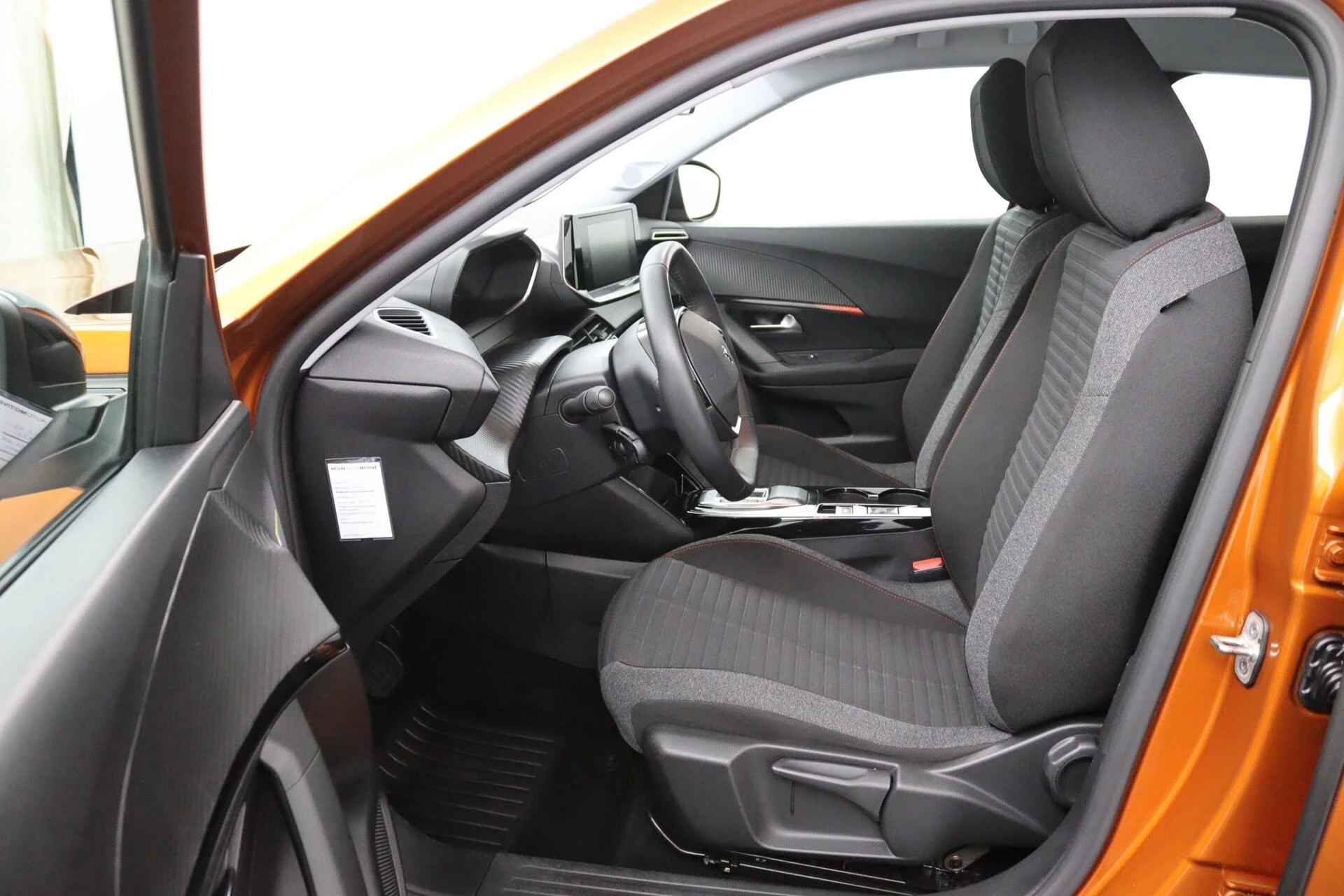 Hoofdafbeelding Peugeot e-2008