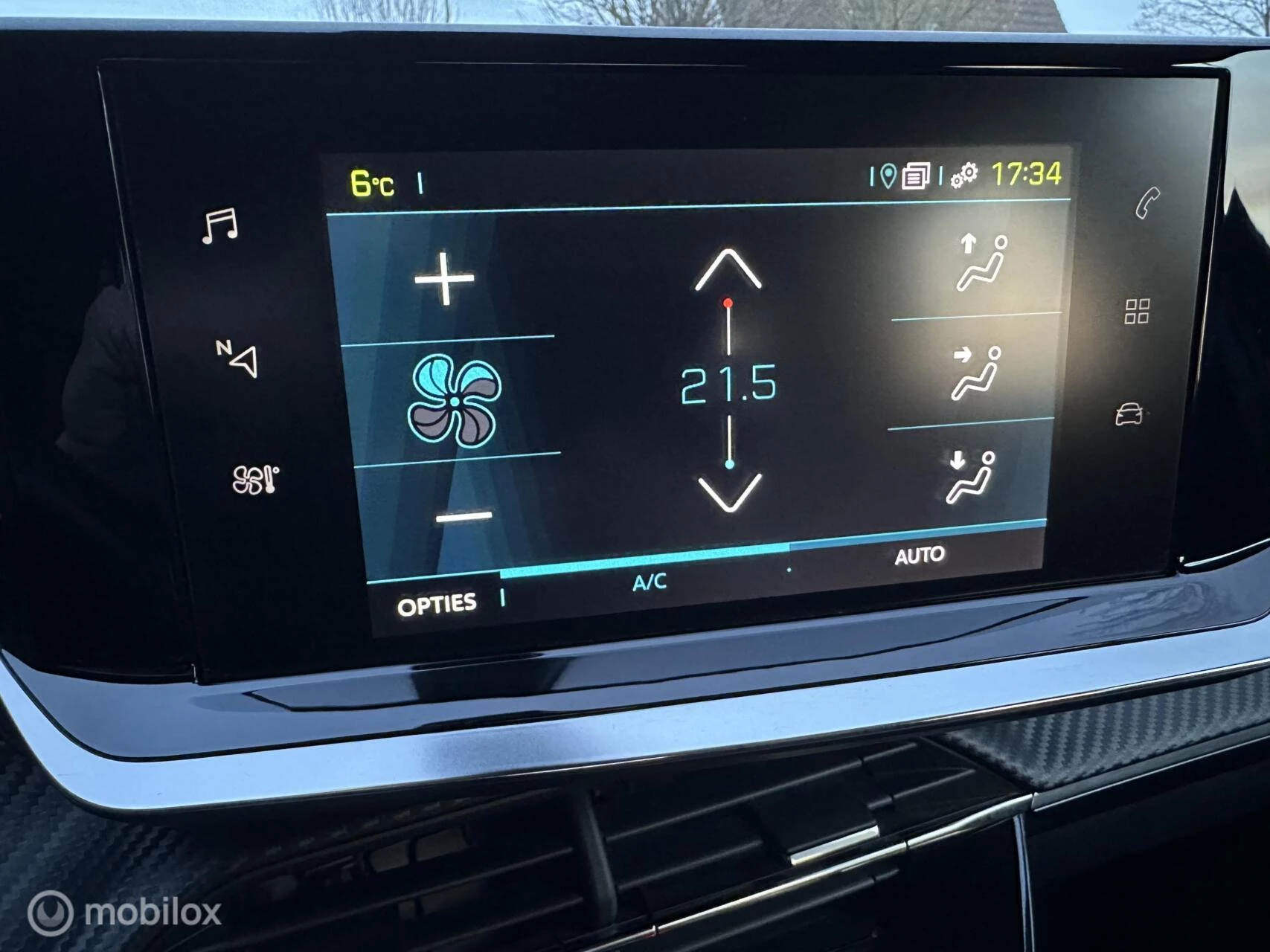 Hoofdafbeelding Peugeot e-2008