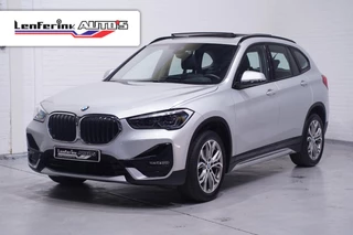 BMW X1 sDrive18i Sport Line Panodak Head-up Camera Leder Sportstoelen PDC v+a Stoelverwarming Led koplampen