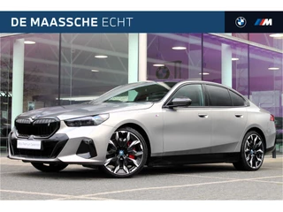 BMW i5 eDrive40 M Sport 84 kWh / Panoramadak / Adaptief onderstel professional / Trekhaak / Parking Assistant Professional / Stoelventilatie / Adaptieve LED