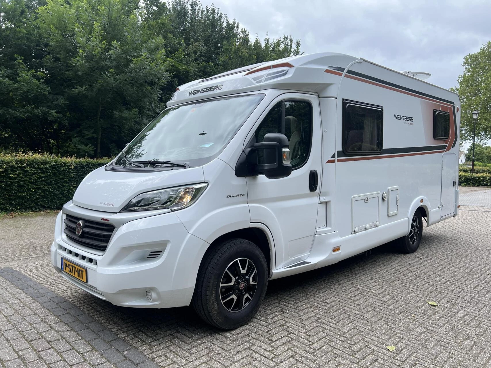 Hoofdafbeelding Weinsberg R57