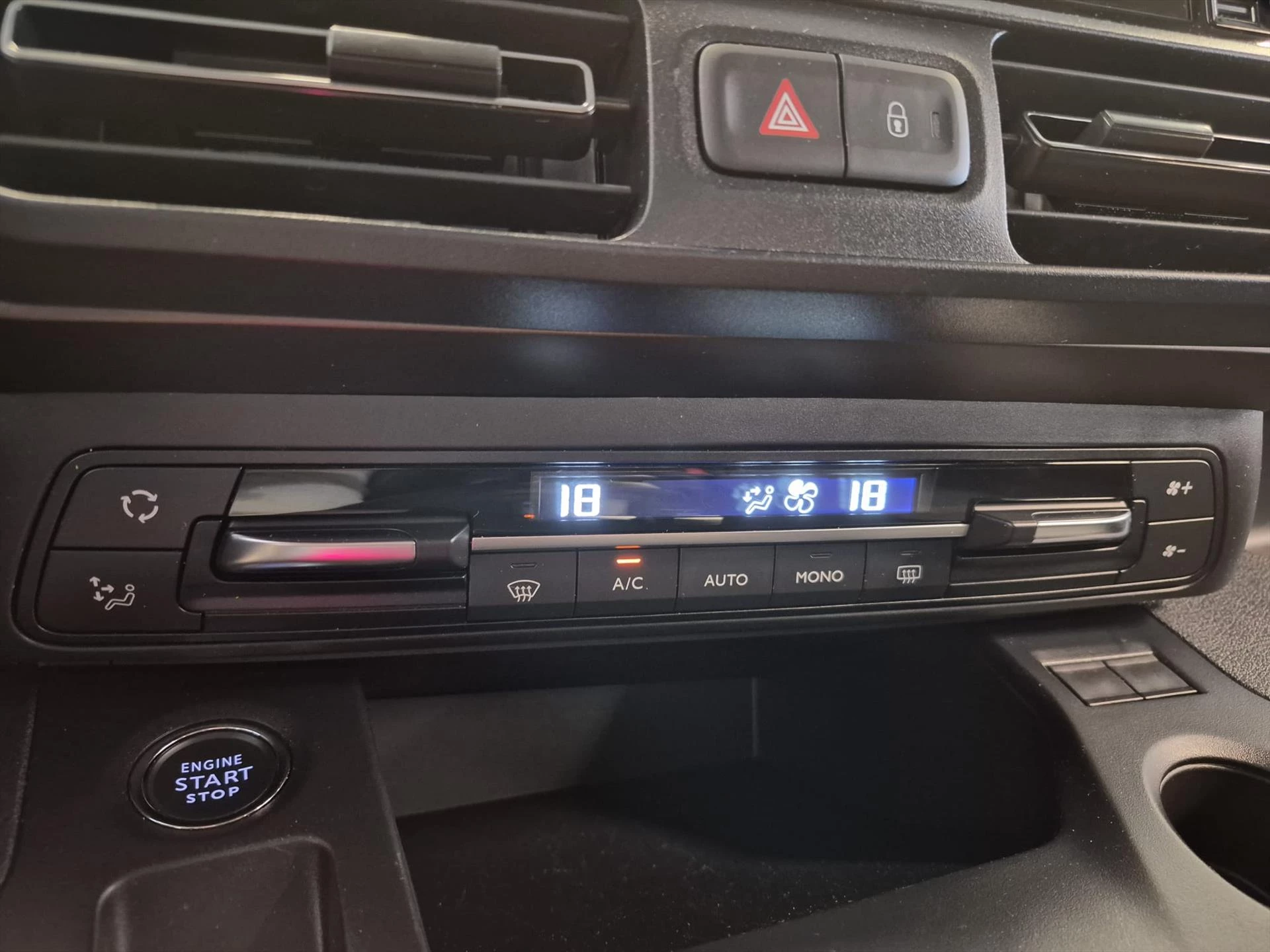 Hoofdafbeelding Peugeot e-Rifter