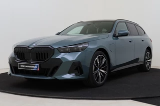 BMW 5 Serie Touring 530e M Sport Automaat / Panoramadak / Trekhaak / Achteruitrijcamera / Comfort Access / Adaptieve LED / Stoelventilatie / Stuurverwarming