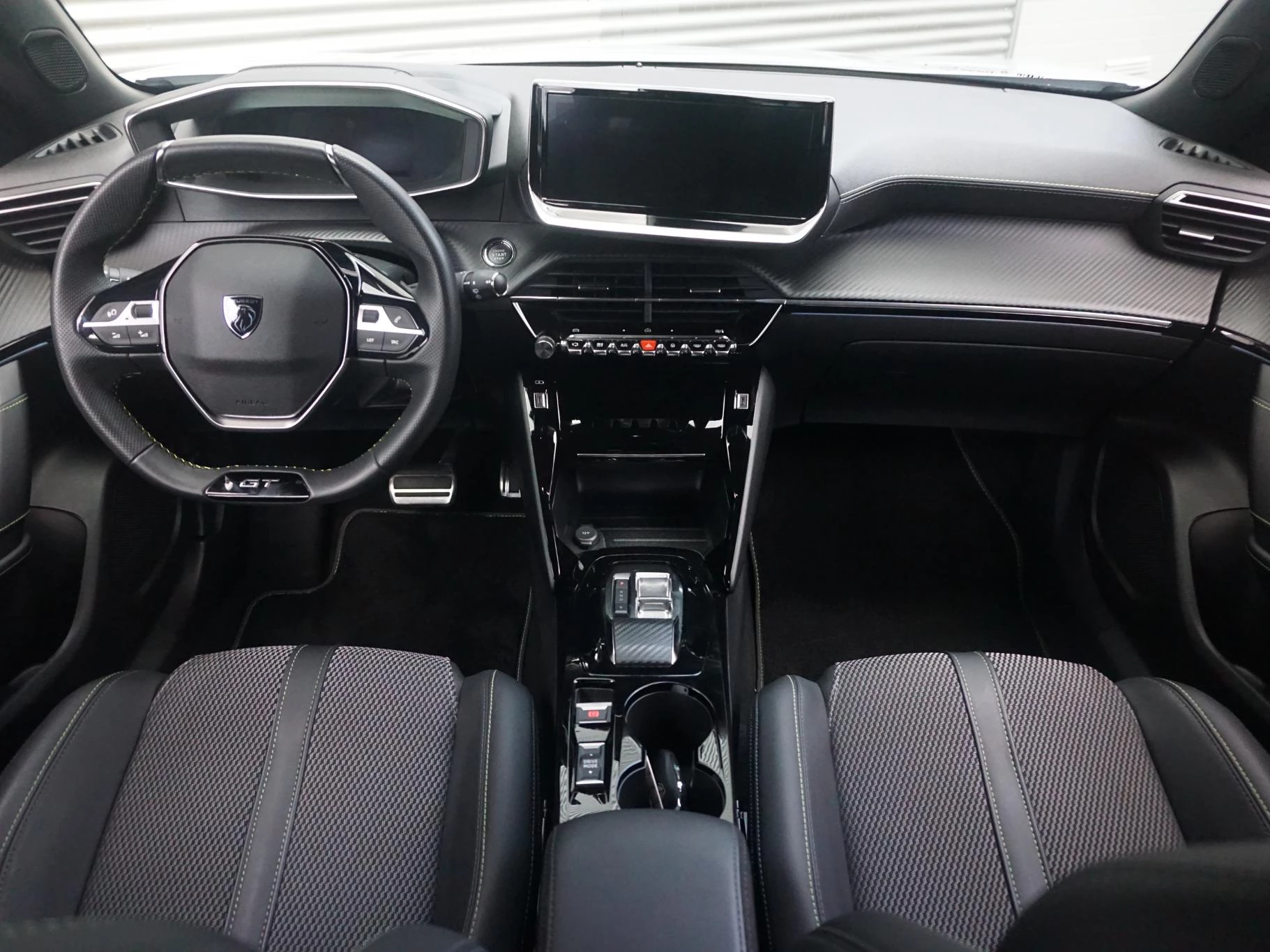 Hoofdafbeelding Peugeot e-2008