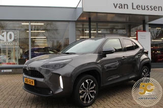 Hoofdafbeelding Toyota Yaris Cross Toyota Yaris Cross HYBRID 115 FIRST EDITION WISSER/STUUR&STOELVERW. SENSOREN V+A LED AD-CRUISE