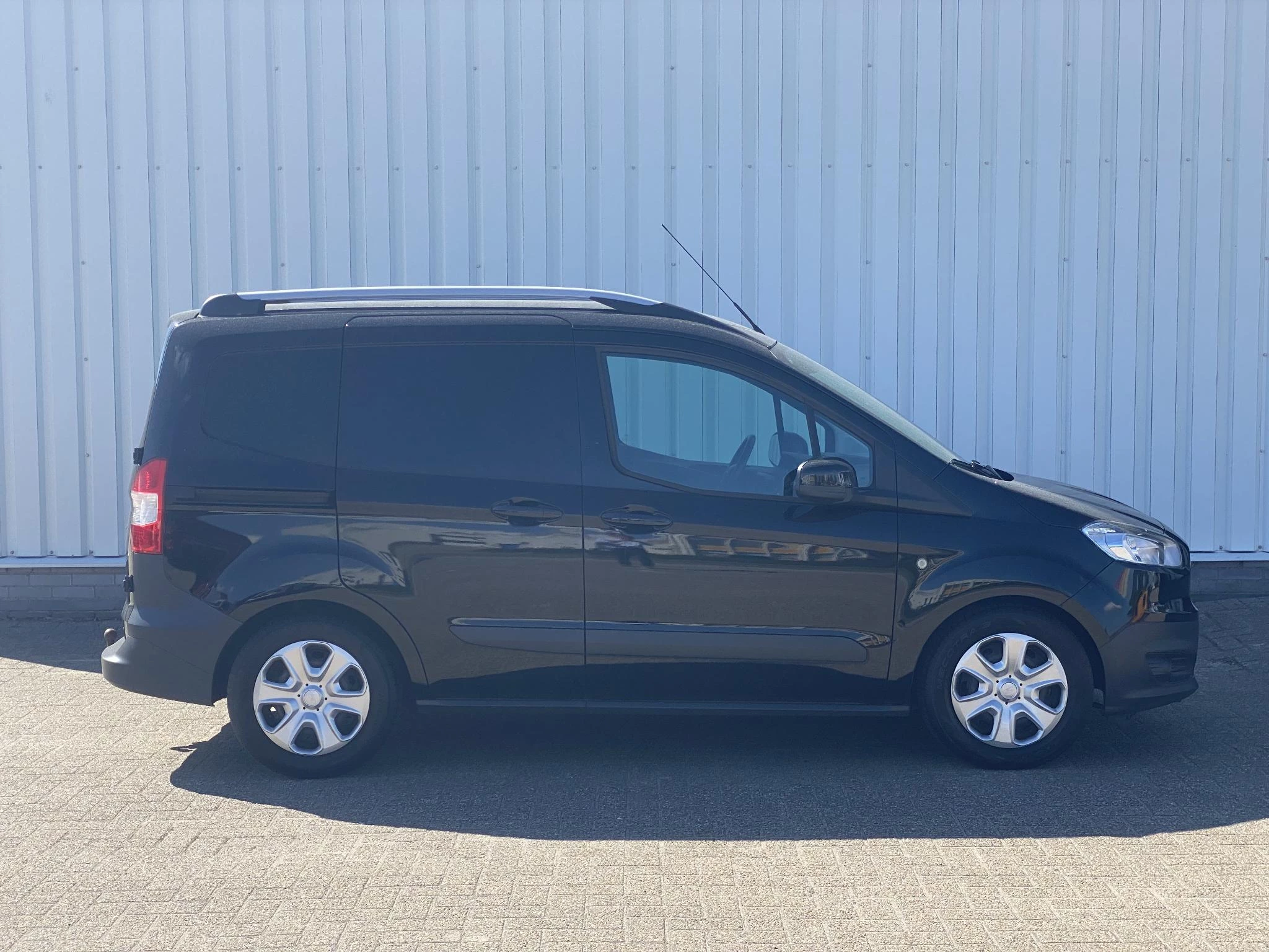Hoofdafbeelding Ford Transit Courier