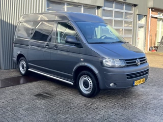 Volkswagen Transporter 2.0 TDI L1H2 BTW en BPM VRIJ!!  Ex overheid Airco Cruise controle Kantoorinrichting 2-Persoons Sitebars Euro 5 Dealer onderhouden (Complete onderhoudshistorie aanwezig) Ideaal voor ombouw naar camper!!