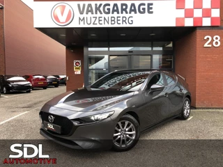 Hoofdafbeelding Mazda 3 Mazda 3 2.0 e-SkyActiv-G M Hybrid 122 Comfort // ADAPT. CRUISE // DODEHOEK // 360 CAMERA+SENSOREN // CLIMA // HEAD-UP DISPLAY // STUUR+STOELVERWARMING //