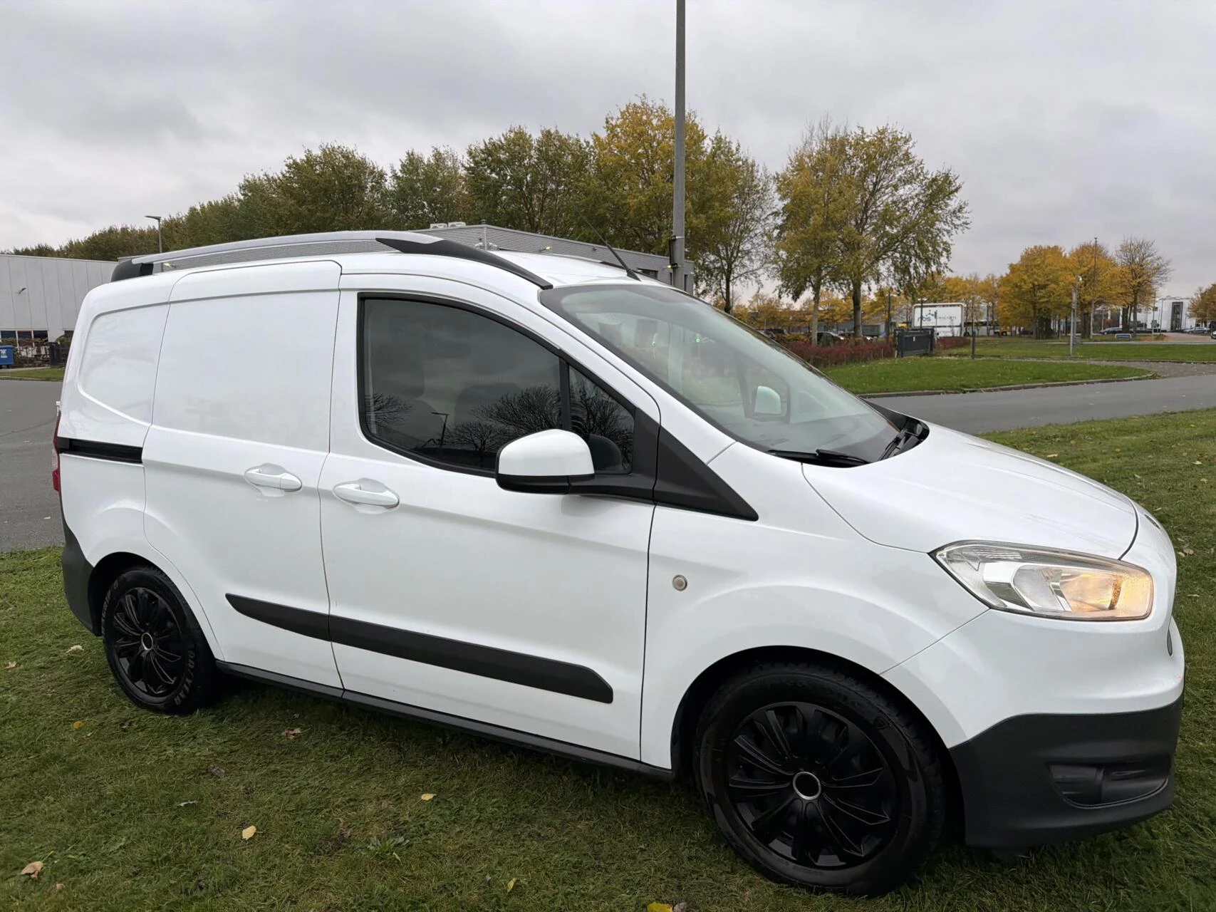 Hoofdafbeelding Ford Transit Courier