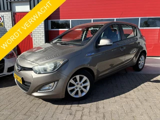 Hyundai i20 1.2i i-Deal NAVI / AIRCO / BLUETOOTH / ELEK RAMEN / NL-AUTO