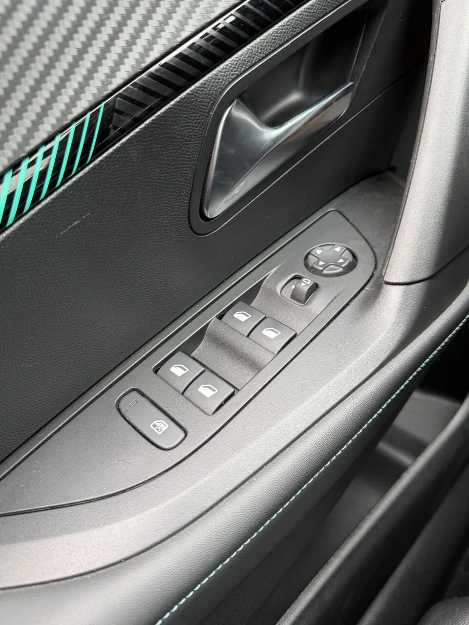 Hoofdafbeelding Peugeot e-2008