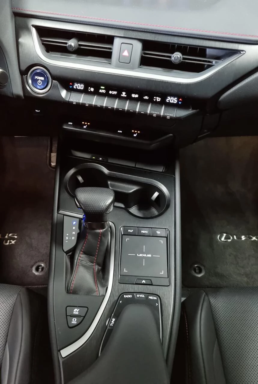 Hoofdafbeelding Lexus UX