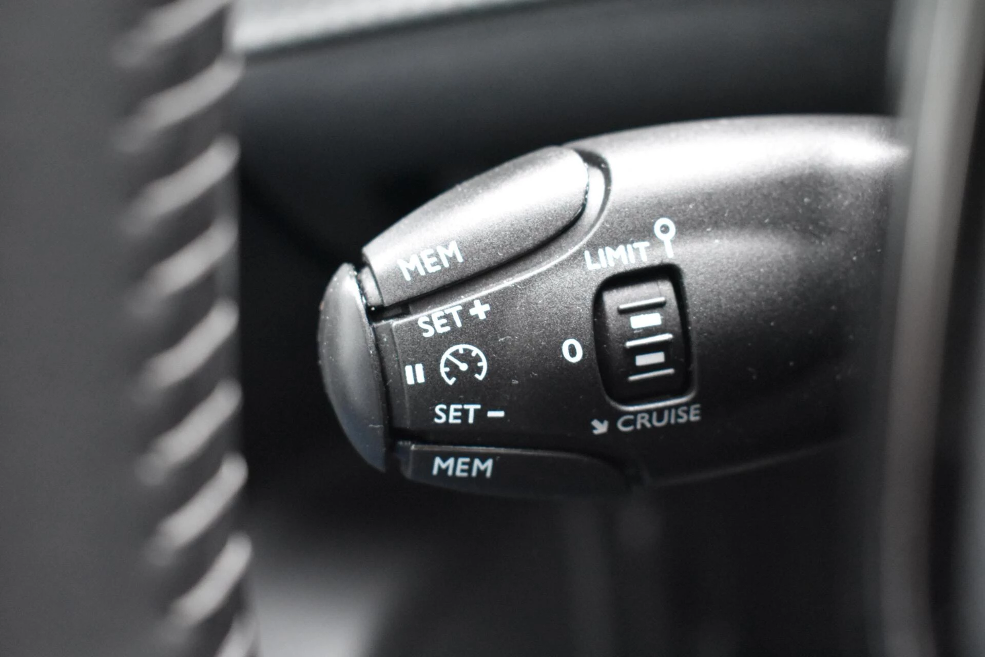 Hoofdafbeelding Peugeot e-2008