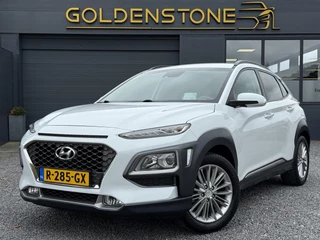 Hoofdafbeelding Hyundai Kona Hyundai Kona 1.0T Premium 1e Eigenaar,Navi,Camera,Trekhaak,6 Bak,120pk,Keyless,Head-up Display,Apk tot 10-2026