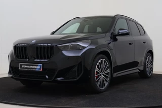 BMW X1 xDrive25e High Executive M Sport Automaat / Panoramadak / Trekhaak / Sportstoelen / M Adaptief onderstel / Comfort Access / Adaptieve LED / Head-Up / Harman-Kardon