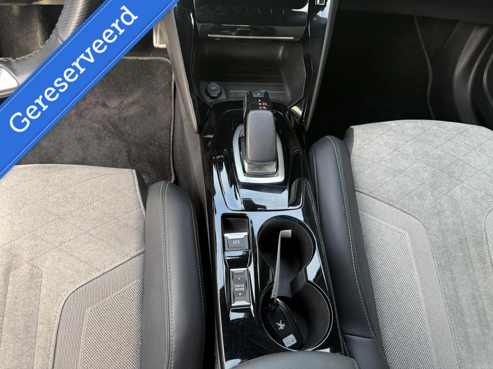 Hoofdafbeelding Peugeot e-2008