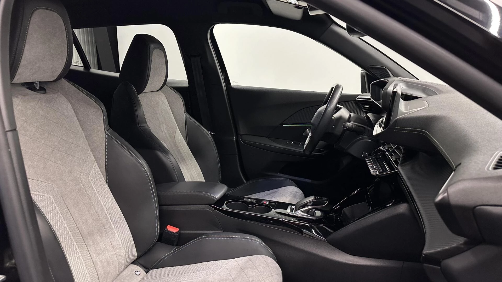 Hoofdafbeelding Peugeot e-2008