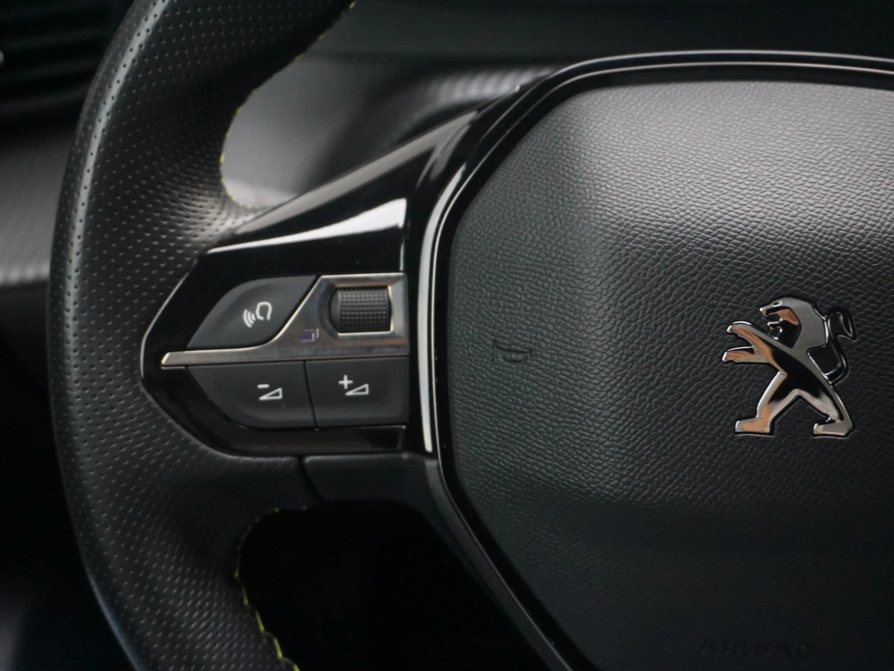 Hoofdafbeelding Peugeot e-2008
