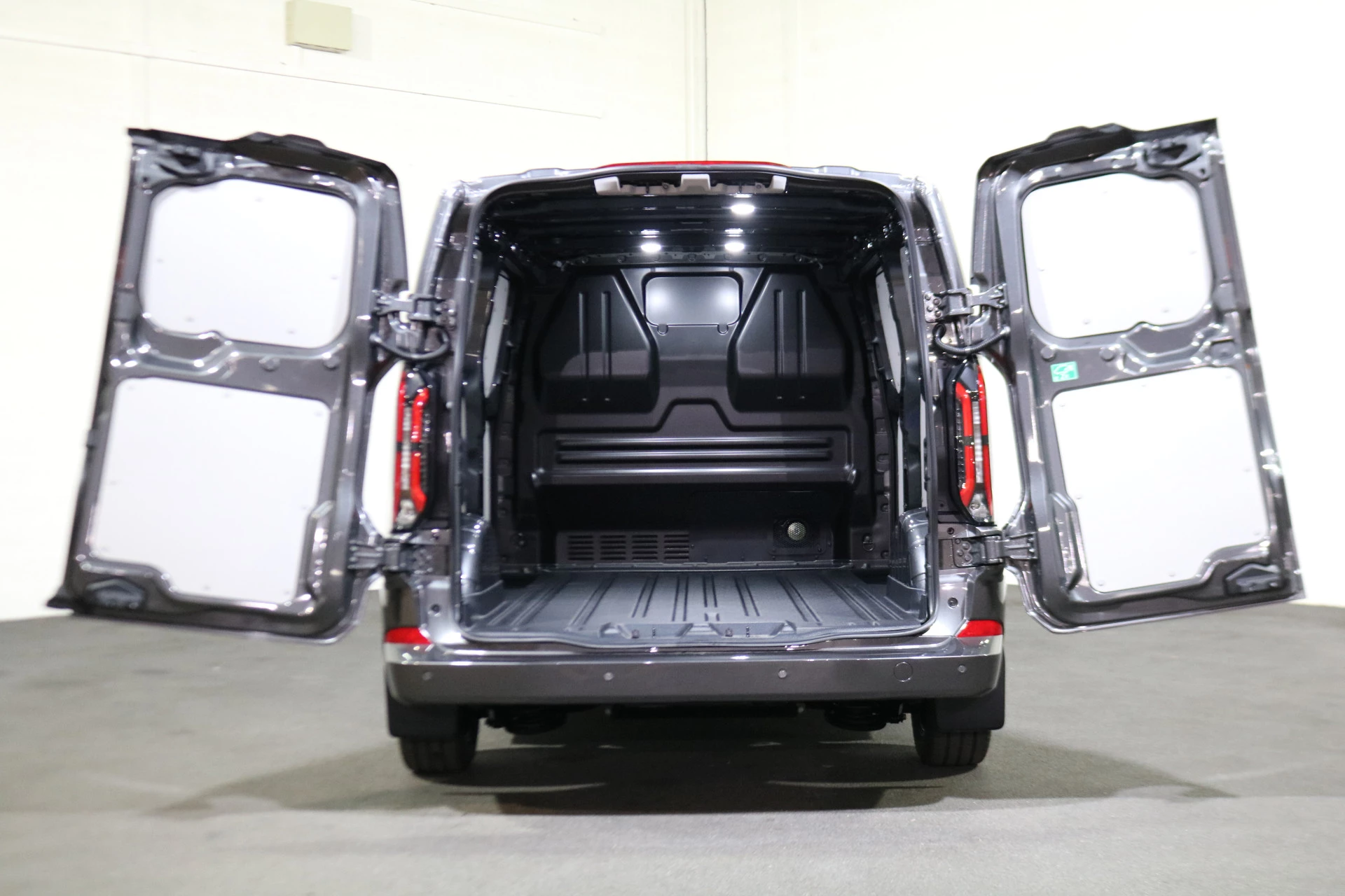 Hoofdafbeelding Ford E-Transit Custom