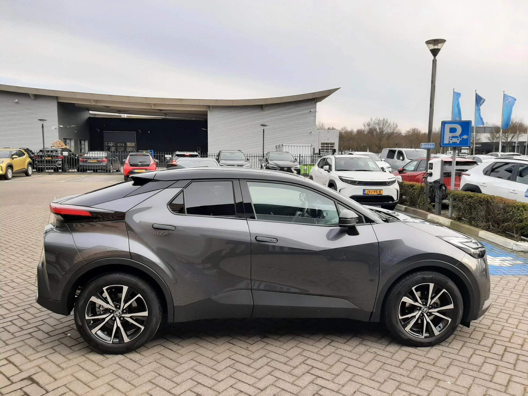 Hoofdafbeelding Toyota C-HR