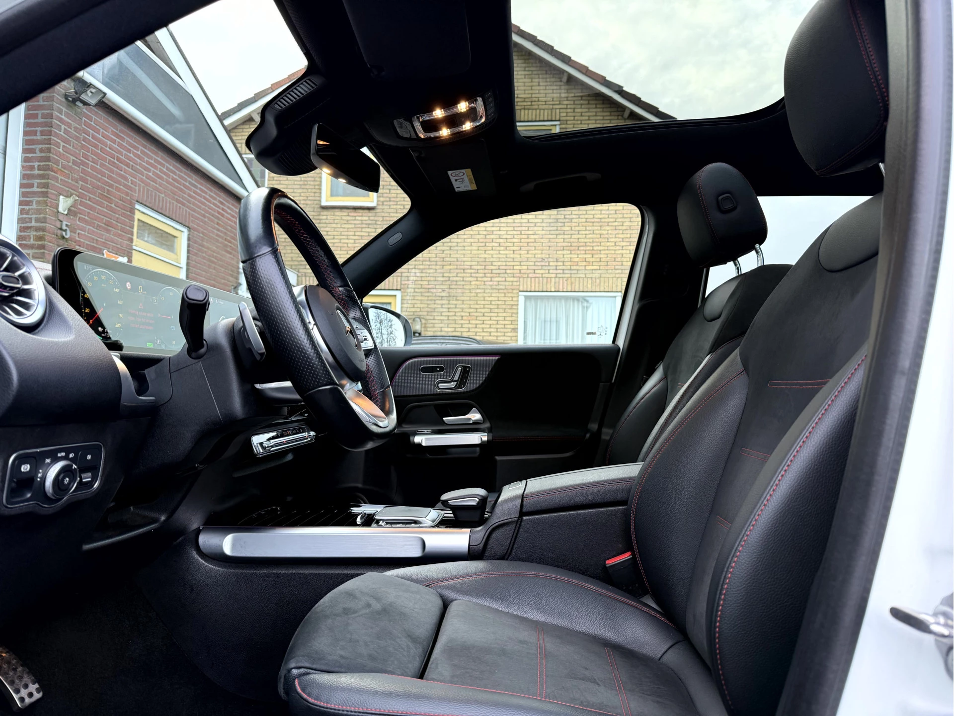 Hoofdafbeelding Mercedes-Benz EQB