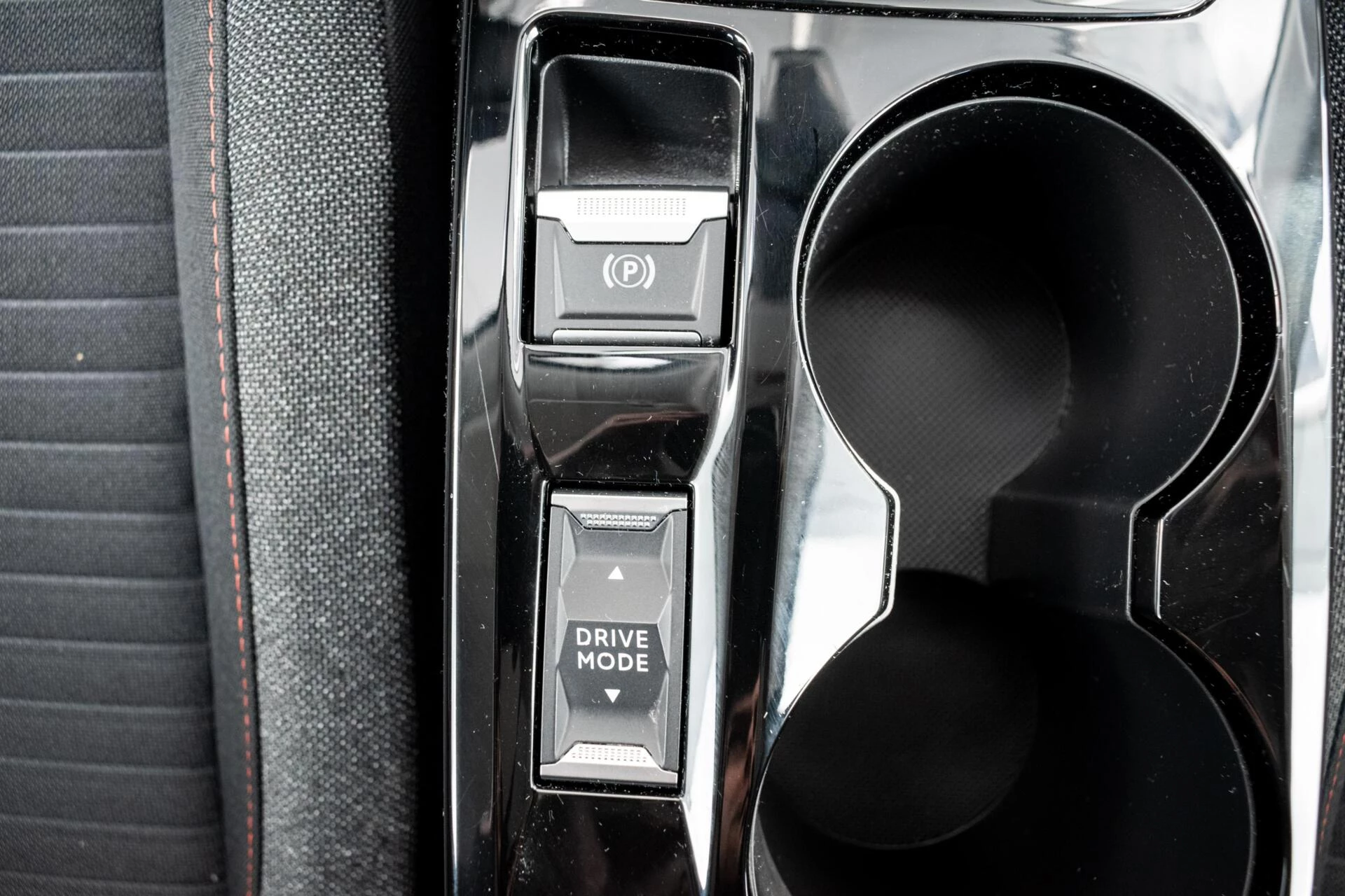 Hoofdafbeelding Peugeot e-208