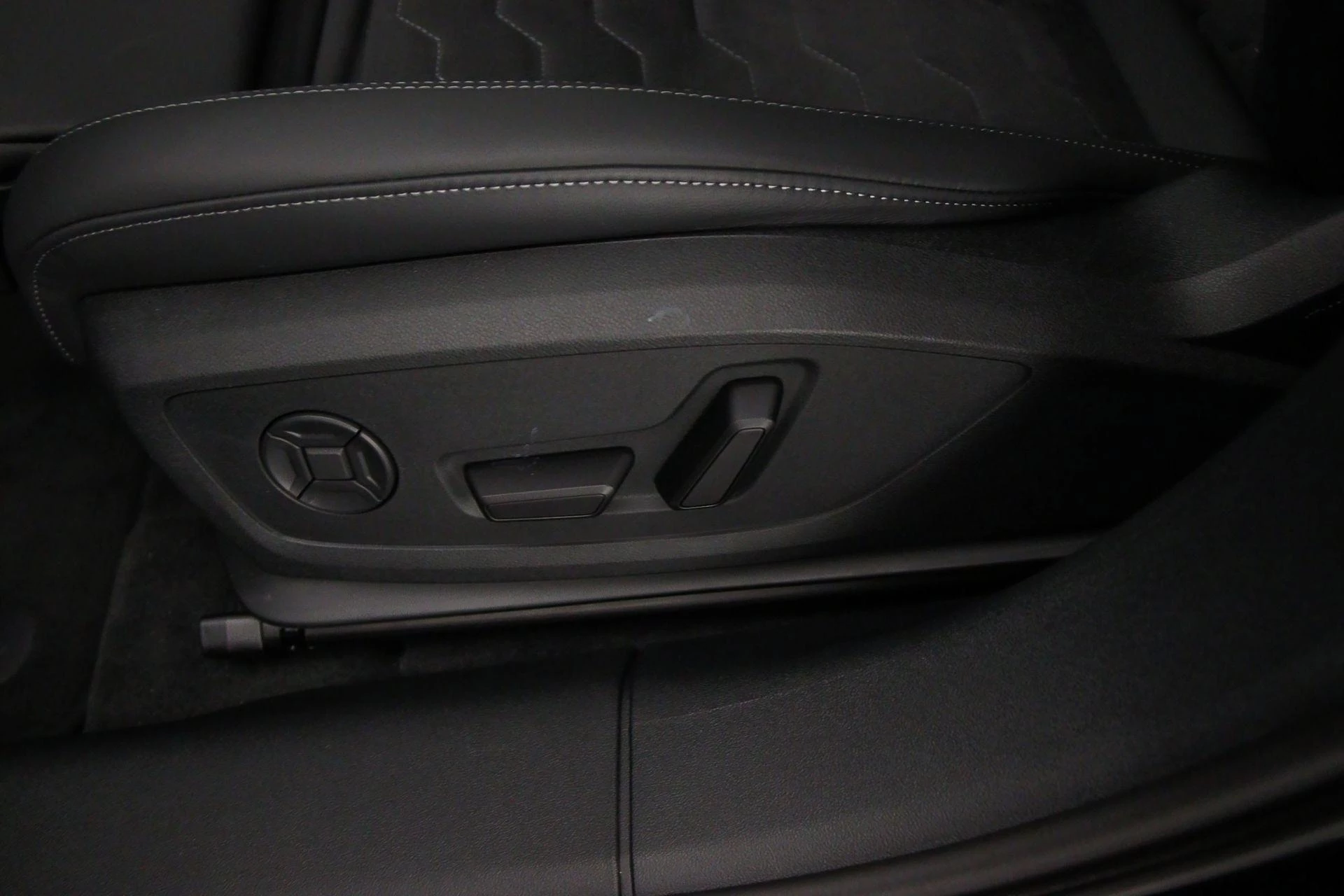 Hoofdafbeelding Audi A6 Avant e-tron