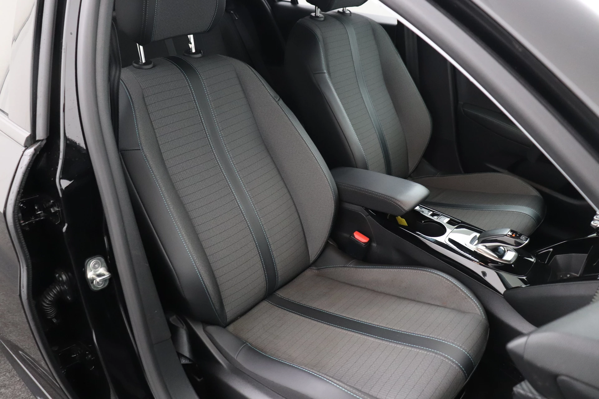 Hoofdafbeelding Peugeot e-208