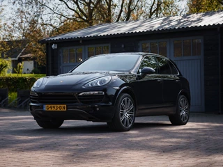 Hoofdafbeelding Porsche Cayenne Porsche Cayenne V8 – 382 PK – 2013 – Zwart Metallic