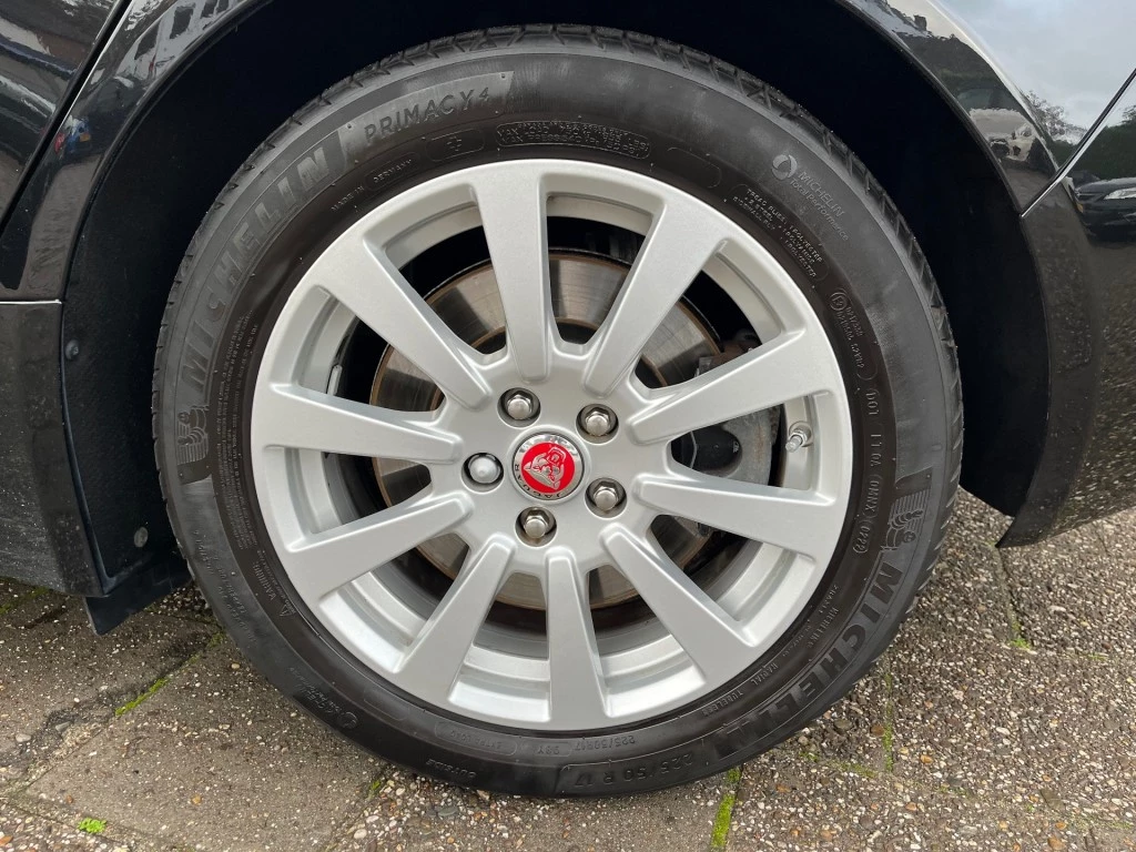 Hoofdafbeelding Jaguar XE
